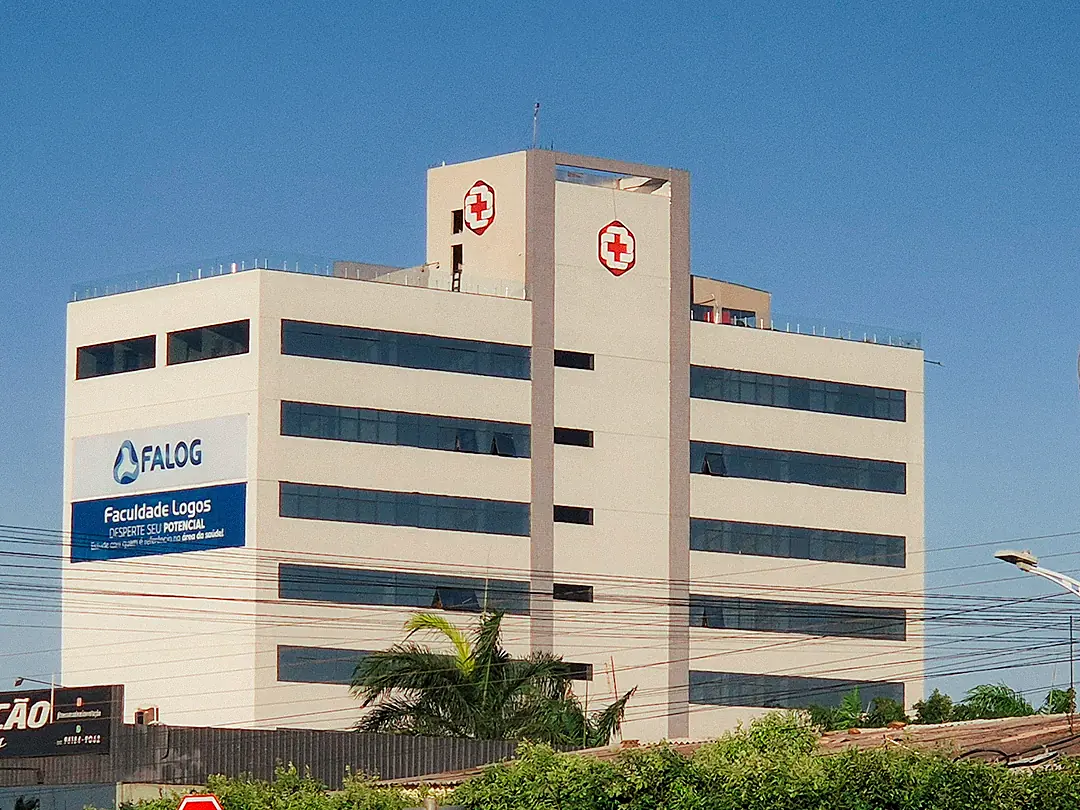 Prédio da unidade Novo Gama da Provida Centro Médico, com o símbolo da marca no alto da fachada